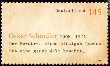 Il francobollo emesso oggi dalla Germania; cita la frase che, tradotta, suona: «Chiunque salva una vita, salva un mondo intero»