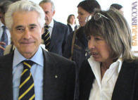 Il nuovo presidente di Poste italiane, Giovanni Ialongo, con il direttore della divisione filatelia, Marisa Giannini