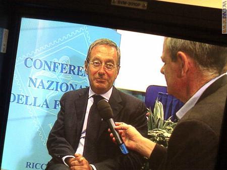 Antonio Catricalà, oggi presidente dell’Antitrust, intervistato due anni fa da Antonio Prenna durante la “Conferenza nazionale della filatelia”