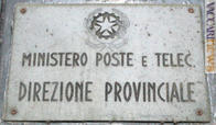 Poste italiane torna al passato, quando l'organizzazione interna, ancora di provenienza ministeriale, era ricalcata sulla divisione amministrativa delle province