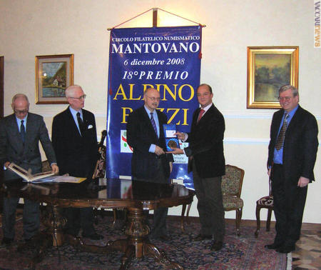 Un momento della premiazione a Mantova: da sinistra, Milvio Bencini, Lorenzo Carra, Carlo Sopracordevole, Paolo Guglielminetti e Carlo Negri