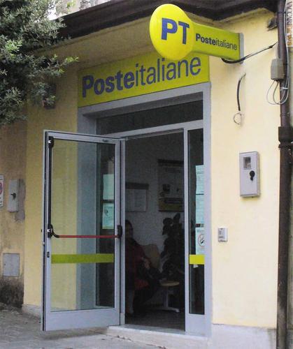 L'ufficio postale di corso Marcelli 16, aperto solo due mattinate alla settimana