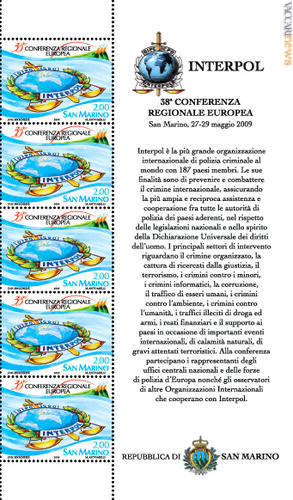 Cinque esemplari del francobollo e il testo presente sul bordo del foglio