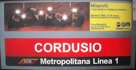 La pubblicità del salone ad una fermata della metropolitana milanese