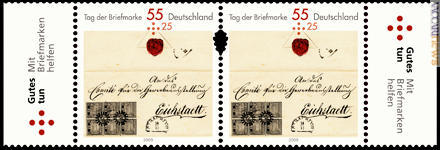La coppia del francobollo con, al centro, la sagomatura che richiama la foglia di quercia