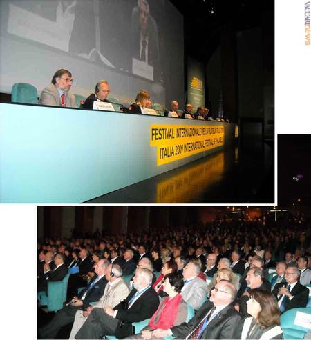 Alla cerimonia inaugurale di oggi: il palco dei relatori e il pubblico
