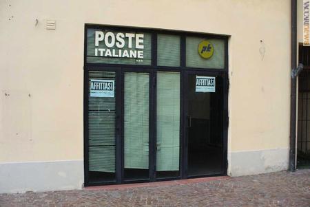 Contestate le ultime scelte di Poste italiane di ritirarsi o limitare la presenza nelle aree meno remunerative