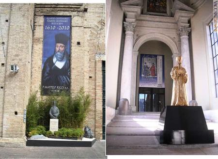 Da Macerata (lo stendardo appeso sul Duomo) al Vaticano (l'ingresso alla mostra), sono state aperte le iniziative per ricordare padre Matteo Ricci