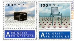 I due francobolli: a sinistra quello ritirato
