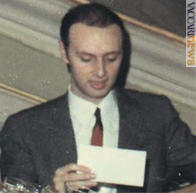 Carlo Sopracordevole nel 1970, mentre osserva una cartolina postale