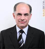 Mario Lovelli; è il primo firmatario del documento