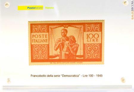 La versione con il 100 lire della “Democratica”, erroneamente datato al 1945
