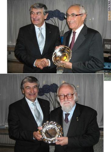Il momento della premiazione: il presidente federale Piero Macrelli con Bernardo Naddei e, sotto, con Saverio Imperato