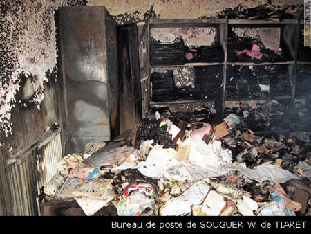 Un ufficio devastato, secondo quanto denunciato da Algérie poste