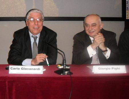Un momento della presentazione di questa mattina: il senatore Carlo Giovanardi e il sindaco di Modena Giorgio Pighi
